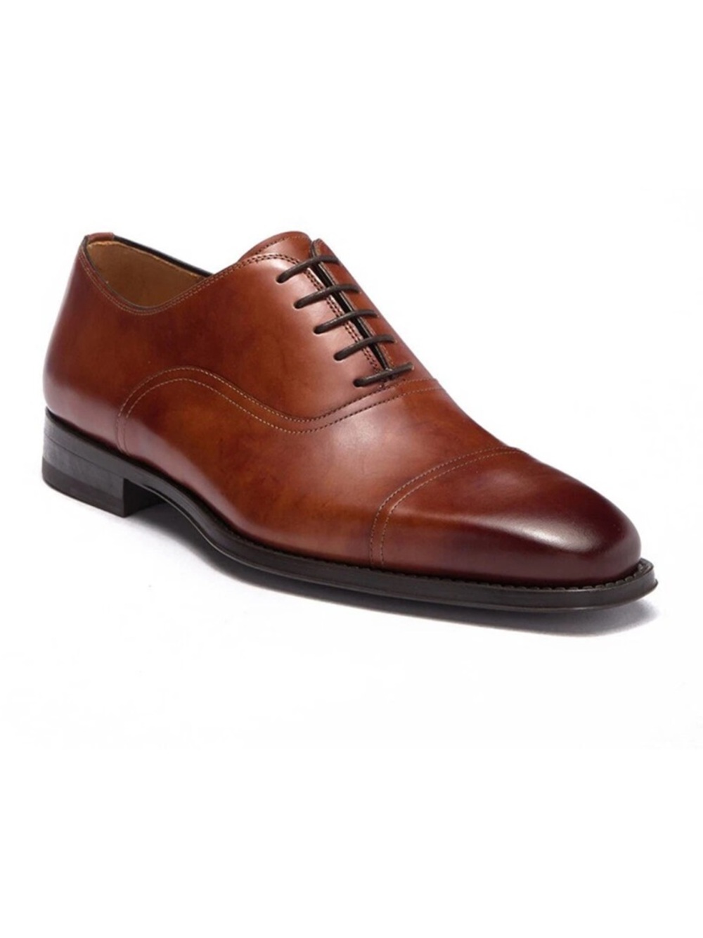 Magnanni Leather Oxford men 
$399 new 
Color: tabacco